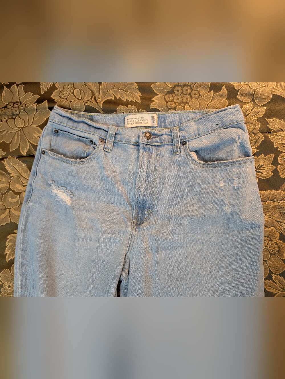Abercrombie & Fitch Women's Light Blue Distressed Jeans Size 30/10 R - Picture 5 of 14